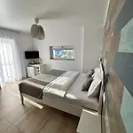 Halta Pescarus Guest house Douazeci si Trei August